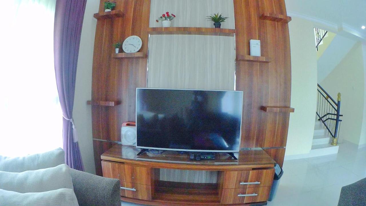 Villa Dira Bogor Luaran gambar